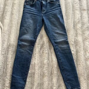 MOTHER  Skinny Jeans with Subtle Fading.High waisted looker Wash/let’s split